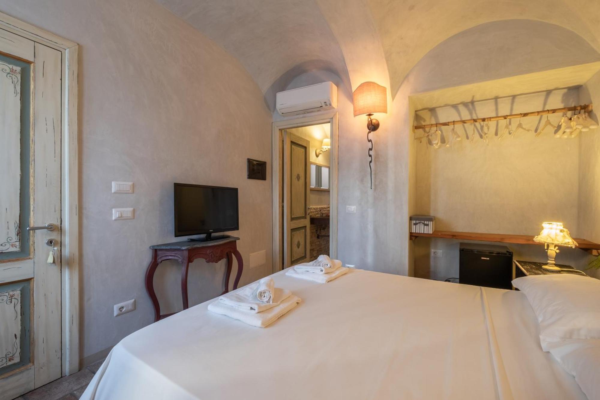 Gasthof Dimoras Dimore Nel Cuore Di Olbia